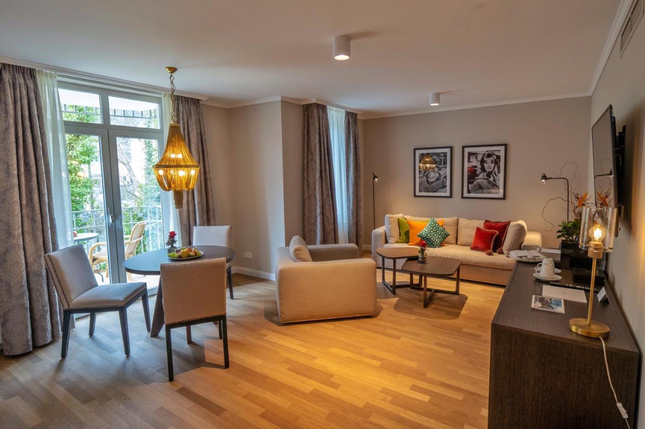Vila Vita Rosenpark Marburg Exterior foto A living room in a modern apartment